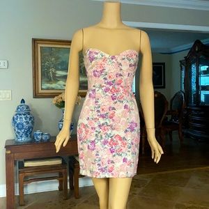 Super cute floral dress! 💝